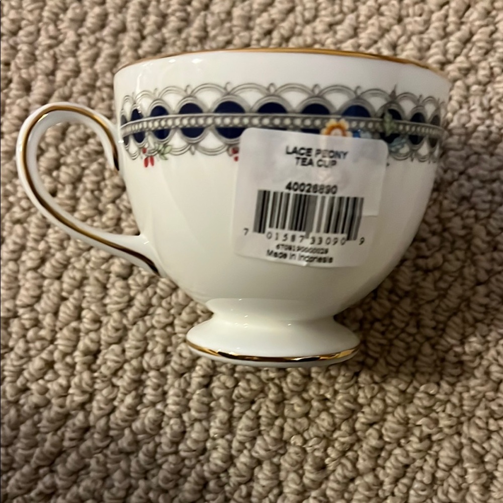 NWT Wedgwood Lace Peony Teacup